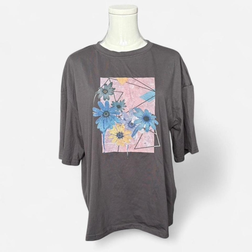 Oversized black graphic tee with multi-coloured floral print XL